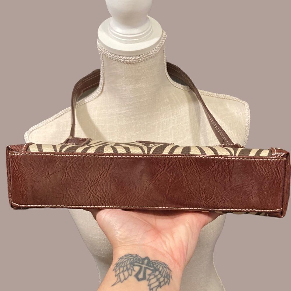 Liz Claiborne Brown and Tan Shoulder Bag - Picture 4 of 16